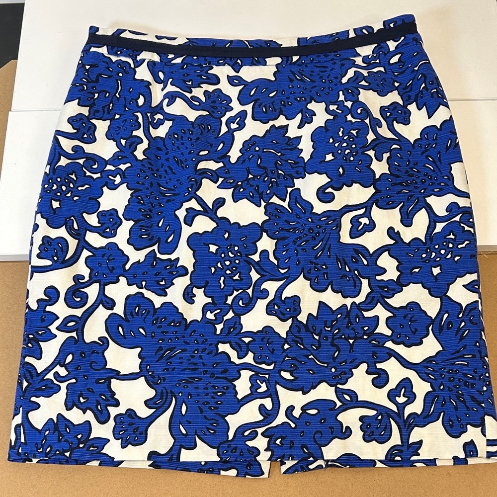 Boden Modern Pencil Skirt Lined Blue and White Floral Women's Size 10 Petite